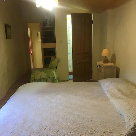 게스트하우스 Chez Janie Hirst - D'hotes 3*